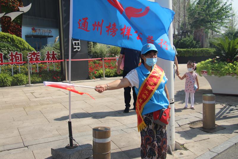 <strong>校花求艹</strong>